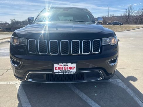 Used 2017 Jeep Grand Cherokee Limited image 3