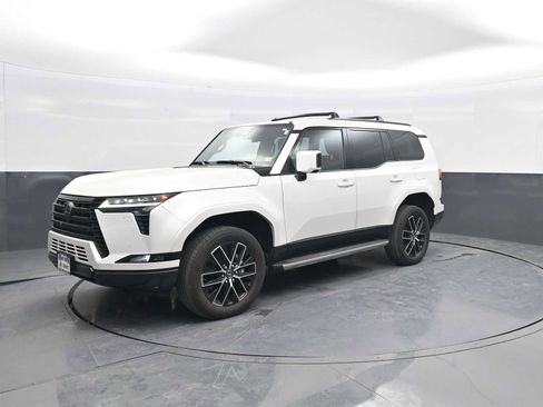 Used 2024 Lexus GX 550 image 4
