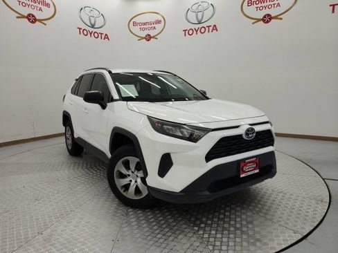 Used 2021 Toyota RAV4 LE FWD image 1