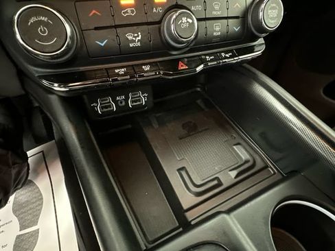 Used 2022 Dodge Durango R/T w/ Blacktop Package AWD/4WD image 18
