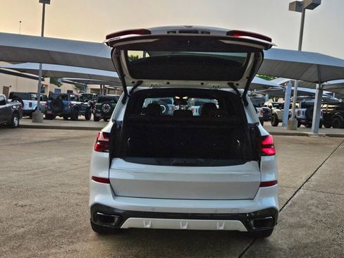 Used 2026 BMW X5 xDrive40i w/ M Sport Package AWD/4WD image 6