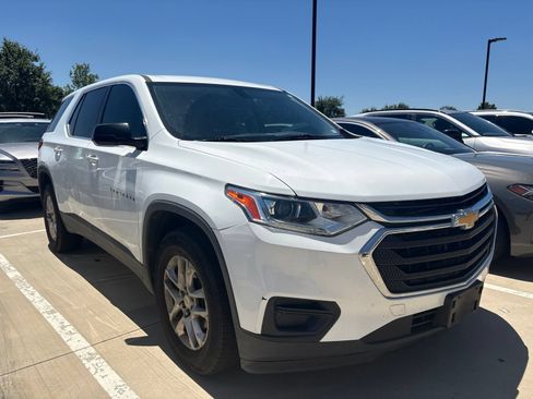 Used 2018 Chevrolet Traverse LS FWD image 3