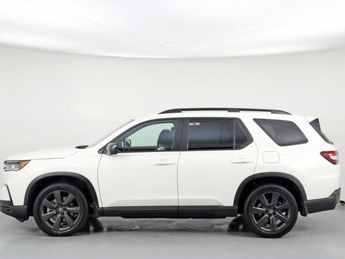 Used 2025 Honda Pilot Sport image 45