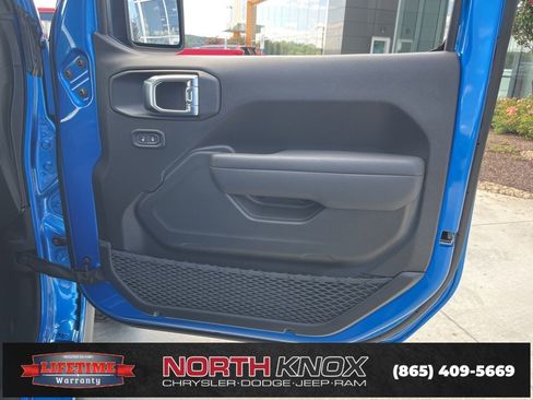 New 2025 Jeep Gladiator Sport image 28