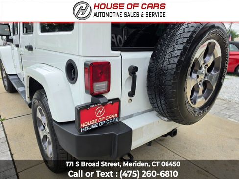 Used 2016 Jeep Wrangler Unlimited Sahara w/ Dual Top Group AWD/4WD image 16
