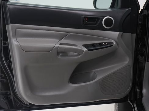 Used 2015 Toyota Tacoma TRD Sport w/ TRD Sport Package image 13