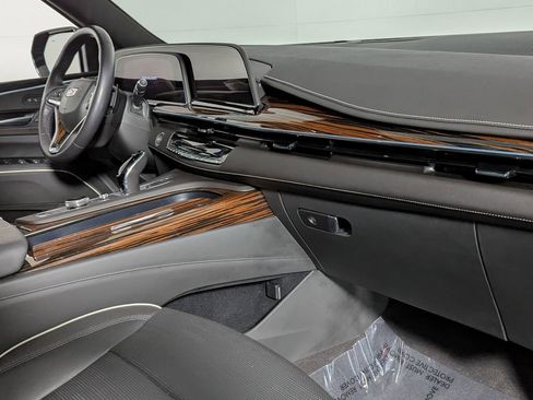 Used 2022 Cadillac Escalade Premium Luxury image 25