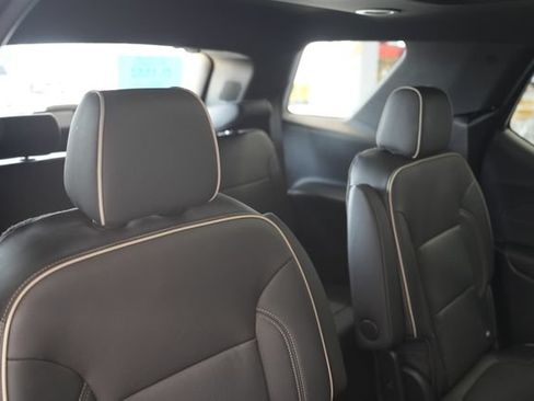 Used 2023 Chevrolet Traverse Premier AWD/4WD image 21