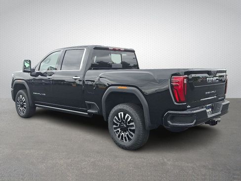 New 2025 GMC Sierra 2500 Denali Ultimate AWD/4WD image 3