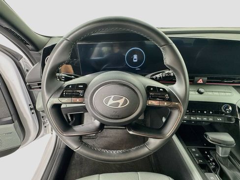 Used 2024 Hyundai Elantra Limited FWD image 11