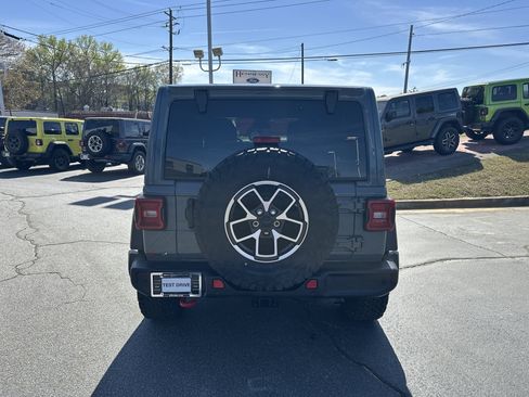 Used 2024 Jeep Wrangler Unlimited Rubicon w/ Technology Group image 8