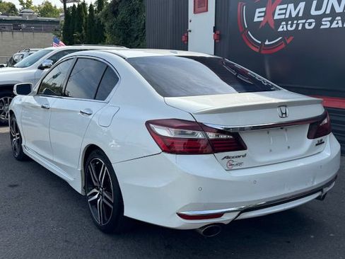 Used 2017 Honda Accord Touring image 4