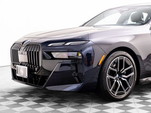 Certified 2025 BMW 740i xDrive w/ Premium Package AWD/4WD image 38