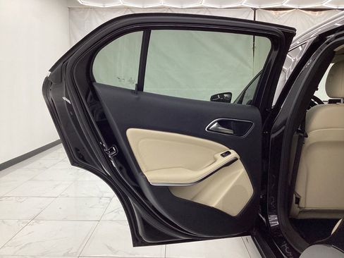 Used 2015 Mercedes-Benz GLA 250 4MATIC image 24
