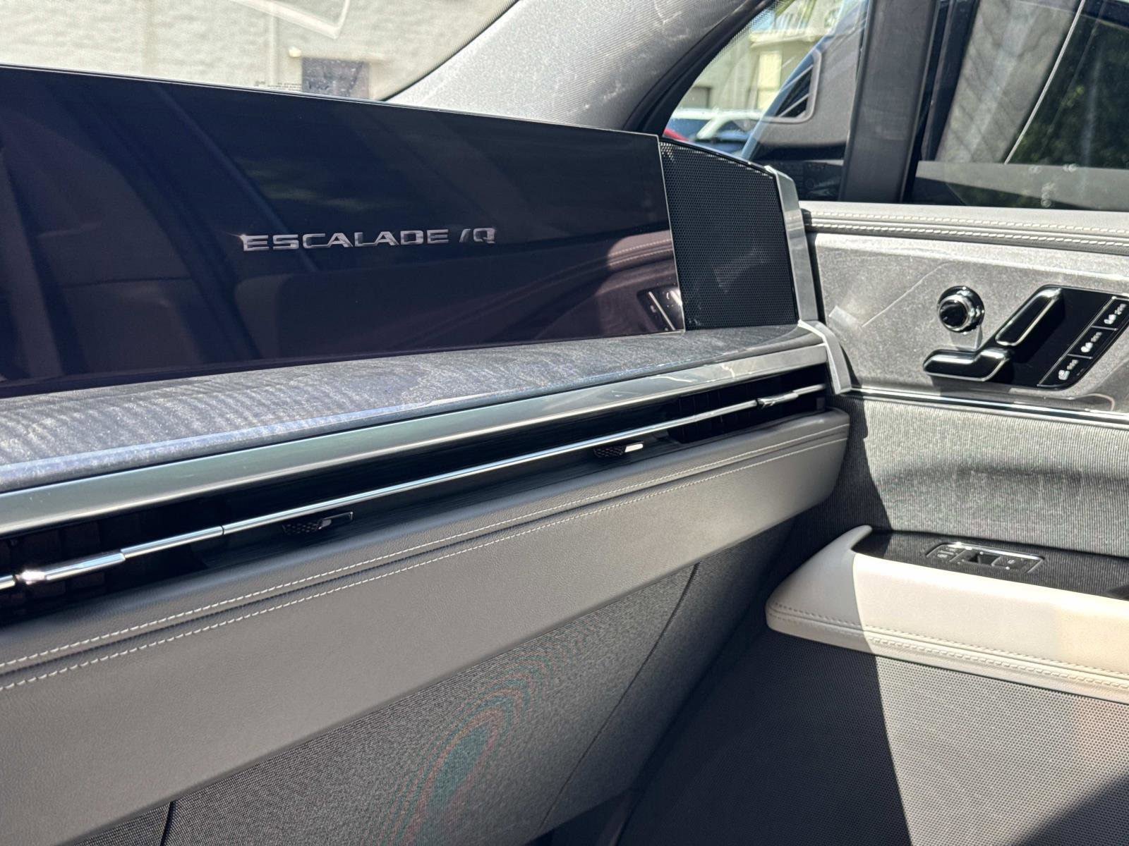 New 2026 Cadillac Escalade IQ Luxury 1 w/ LPO, Floor Liner Package AWD/4WD image 25