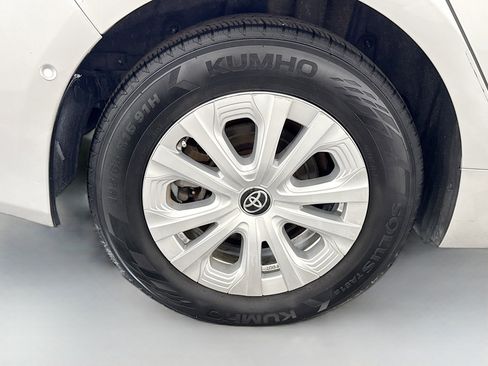 Used 2021 Toyota Prius LE FWD image 33