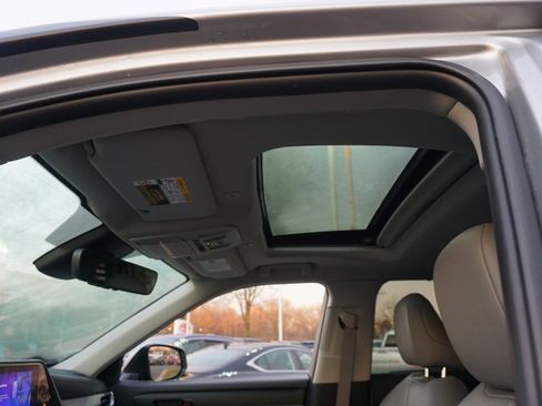 Used 2023 Toyota Highlander XLE image 8