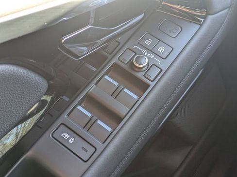 Used 2022 Land Rover Range Rover Evoque R-Dynamic SE image 27