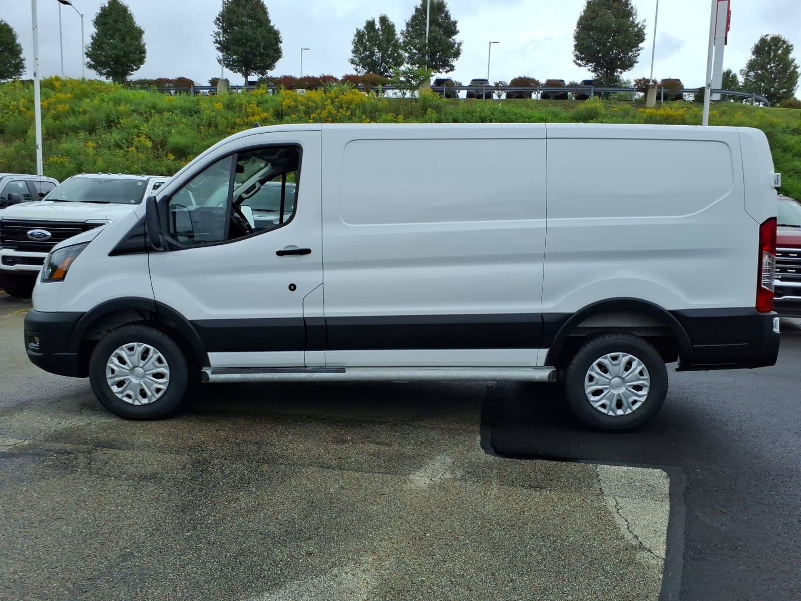 Used 2025 Ford Transit 250 Low Roof w/ Exterior Upgrade Package RWD image 4