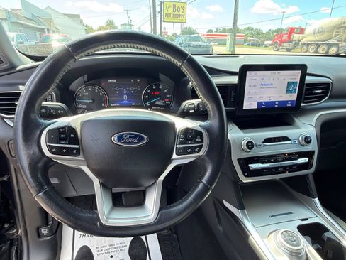Certified 2022 Ford Explorer XLT w/ Equipment Group 202A AWD/4WD image 23