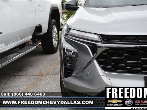 Used 2025 Chevrolet Trax RS w/ Driver Confidence Package FWD image 5