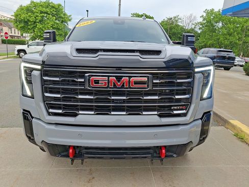 Used 2025 GMC Sierra 3500 AT4 AWD/4WD image 2