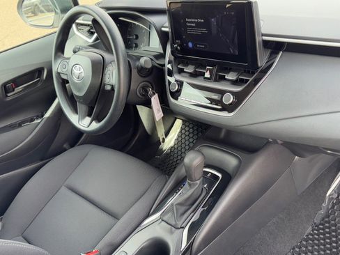 Used 2025 Toyota Corolla LE image 9