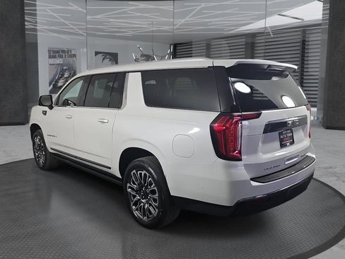 Used 2023 GMC Yukon XL Denali Ultimate AWD/4WD image 7