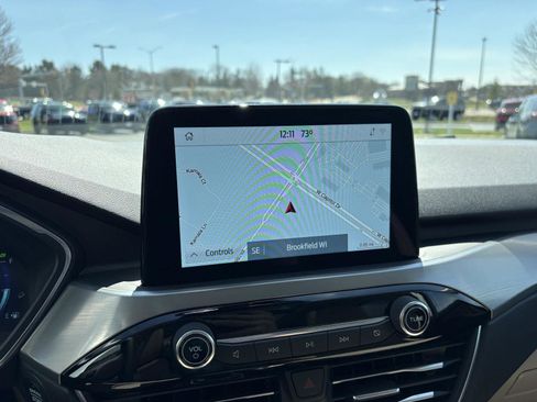 Used 2022 Ford Escape Titanium w/ Class II Trailer Tow Package image 9