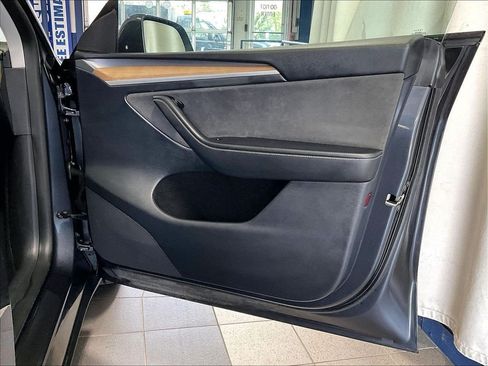 Used 2024 Tesla Model Y Long Range AWD/4WD image 12