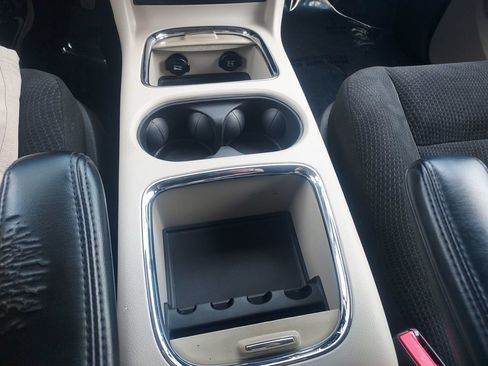 Used 2015 Dodge Grand Caravan SXT FWD image 17