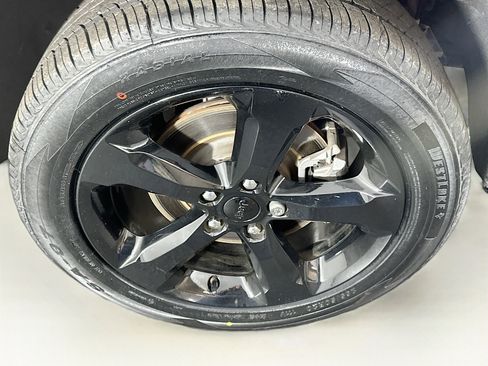 Used 2023 Jeep Grand Cherokee L Limited w/ Black Appearance Package image 11