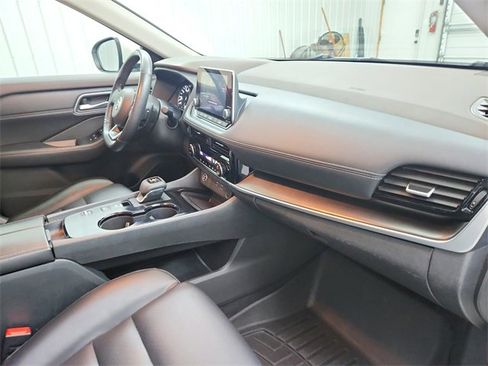 Used 2021 Nissan Rogue SV w/ Premium Package image 34