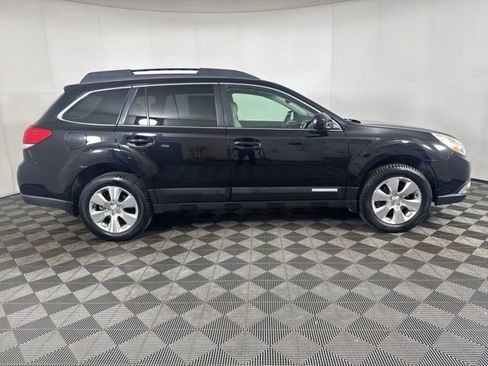 Used 2011 Subaru Outback 3.6R Limited w/ PWR Moonroof Pkg AWD/4WD image 2