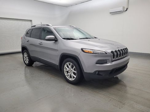 Used 2017 Jeep Cherokee Latitude FWD image 11