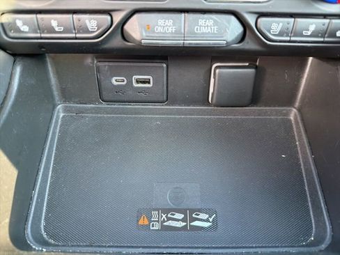 Used 2022 Chevrolet Tahoe High Country image 32