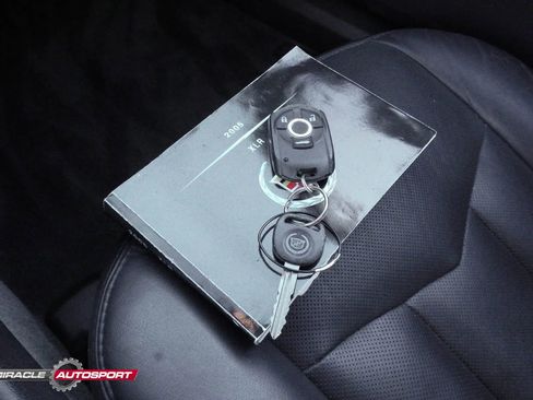 Used 2005 Cadillac XLR image 38