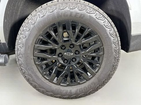 Used 2025 Chevrolet Tahoe Z71 w/ Comfort Package AWD/4WD image 34