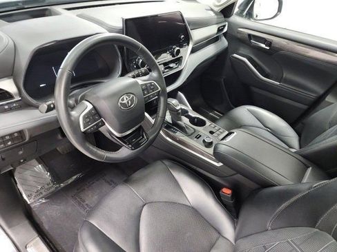Used 2023 Toyota Highlander Platinum image 28