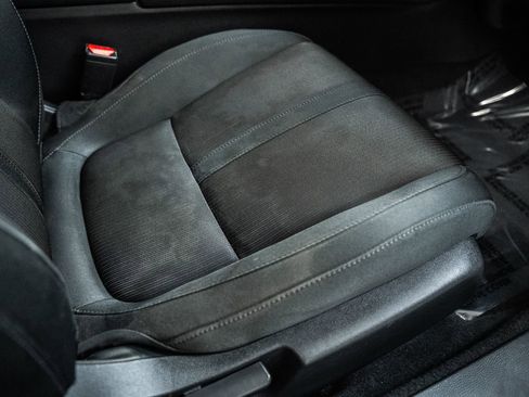 Used 2018 Honda Accord EX image 32