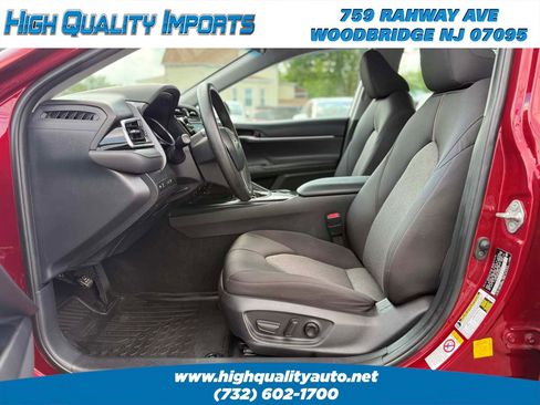 Used 2018 Toyota Camry LE FWD image 13