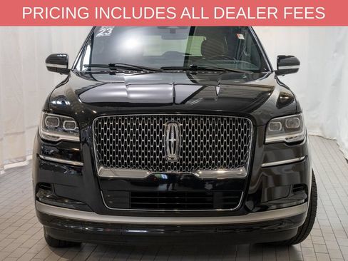 Used 2023 Lincoln Navigator L Reserve AWD/4WD image 2
