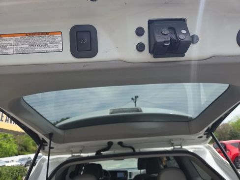 Used 2018 Toyota Sienna XLE w/ XLE Navigation Package image 20