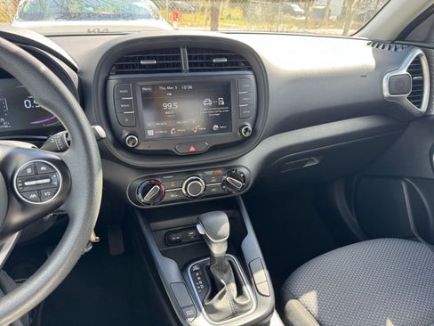 Used 2025 Kia Soul LX w/ LX Technology Package image 17