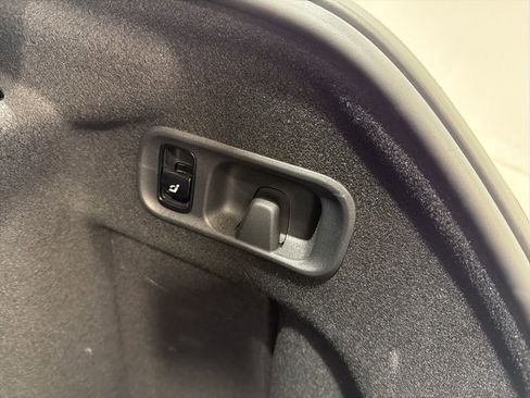 Used 2025 Mercedes-Benz C 300 4MATIC Sedan image 21