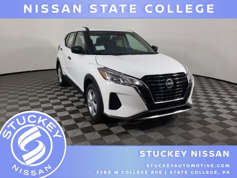 New 2025 Nissan Kicks Play S image 1