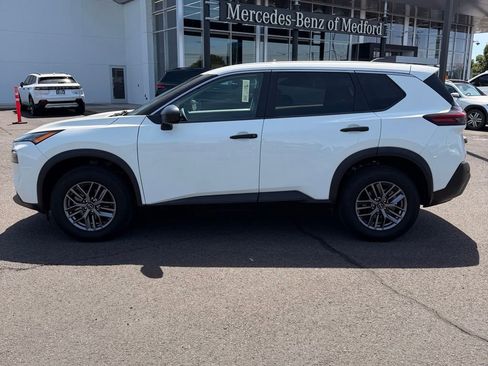 Used 2023 Nissan Rogue S AWD/4WD image 3