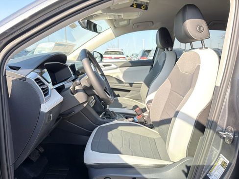 New 2026 Volkswagen Taos SE FWD image 11