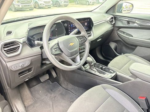 Used 2025 Chevrolet TrailBlazer LT w/ Driver Confidence Package FWD image 6