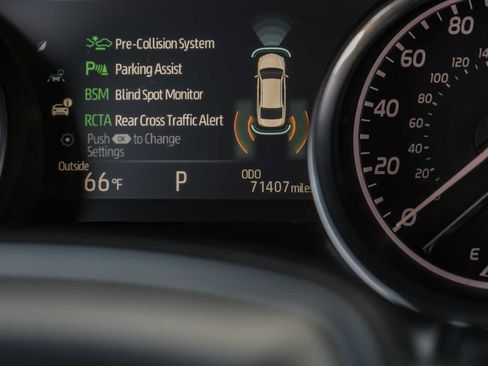 Used 2018 Toyota Camry XLE image 19